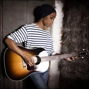 Comment s'appelle cette chanteuse peu connue ?