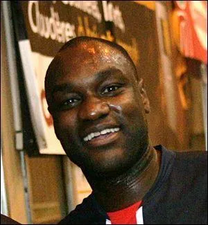 Qui est ce footballeur camerounais ayant décroché le Ballon d'or africain en 2000 ?