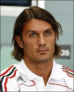 Combien de Ligue des champions l'ancien défenseur Italien Paolo Maldini a-t-il remporté avec le Milan AC ?