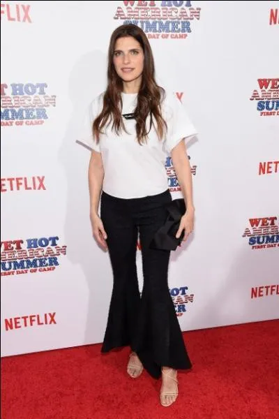 Lake Bell est modèle et actrice et est généralement plus circonspecte dans ses choix. Ici, même si on sent le "revival 70", c'est comique à cause ?