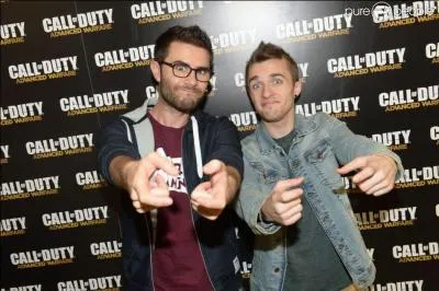 Quelle est l'autre chaîne tenue par Cyprien et Squeezie ? (2015)