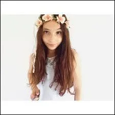 Elle s'appelle Shana, elle a 11 ans, elle est en 5e. Adolescente passionnée par les vidéos, la photographie, le skate, Shana adore être prise comme modèle photo. Qui est-ce ?