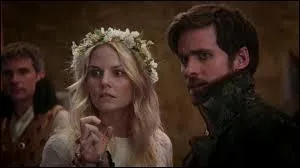 Pourquoi le bal à Camelot prend-il une tournure mortelle ? Qui est blessé(e) ? Qui va le/la sauver ?