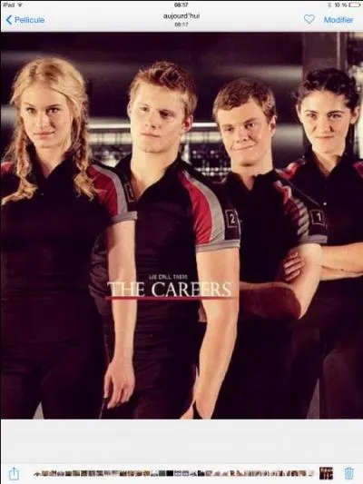 Qu'a fait Katniss dans le premier film, pour faire exploser les provisions des carrières ?