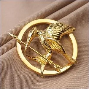 Quel est l'oiseau qui se trouve sur la broche de katniss ?