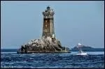 Autrefois appelé "l'Enfer de la Vieille", le phare de la Vieille doit son nom à sa situation isolée et tourmentée. Construit entre 1882 et 1887, dans le raz de Sein, il sécurise cette zone réputée dansgereuse, dans le département ...