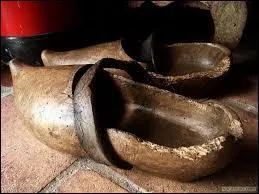 Quels sabots étaient tout crottés pour Brassens ?