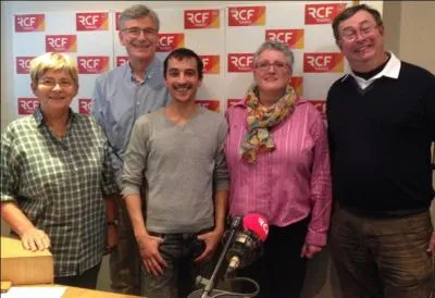 Quelle émission est animée par cette équipe d'animateurs ?