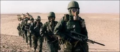 Durant la guerre du Golfe en 1990, comment les forces alliées ont-elles écrasé les forces irakiennes ?