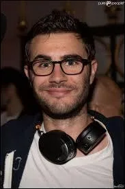 Quel est le nom de ce Youtubeur très connu pour ses vidéos "L'école" et "Les geeks" ?