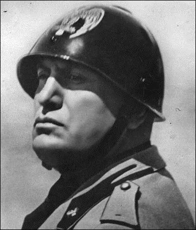 En quelle année, Mussolini accède-t-il au pouvoir ?