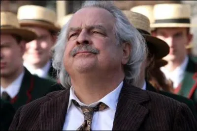 Comment s'appelle le prof de philosophie ?