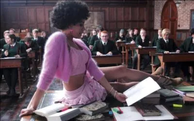 Comment s'appelle la prof de français ?