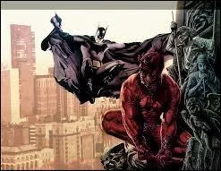 Souvent, il lui arrive de se déplacer à bord de son bolide spécial ou sur sa moto toute aussi sophistiquée :