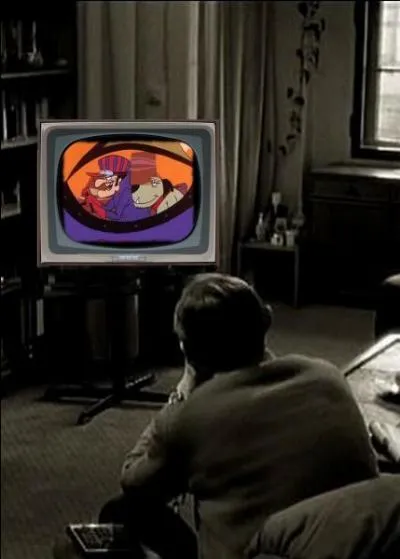 Que regarde cet homme à la télévision ?