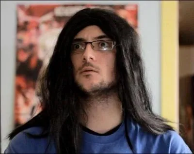 Voici Benzaie, le patron du Hard Corner. Il possède une deuxième chaîne, mais que propose son contenu ?