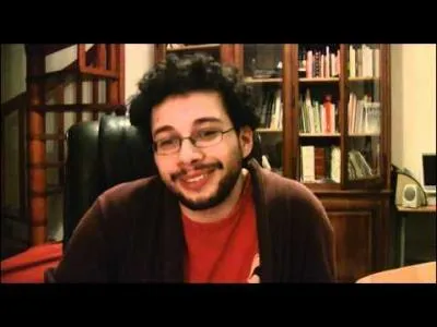 Quelle émission présentée par l'Ermite Moderne nous présente des jeux vidéo improbables ?