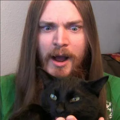 Que peut-on trouver sur la chaîne de Smooth McGroove ?