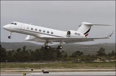 Il est vrai que pour jouer à la baballe tout autour du monde, il vaut mieux se déplacer en avion personnel : à quel sportif appartient ce j(ou)et ?