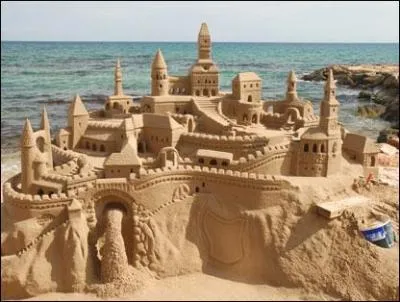 Lequel de ces chanteurs chantait "Les châteaux de sable" ?