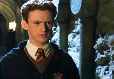 Je suis le préfet-en-chef de Poudlard. Dans "Harry Potter et l'Ordre du phénix", je travaille au ministère.
Qui suis-je ?