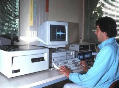 Virus informatique - Méfiez-vous des virus quand vous achetez un ordinateur. D'après les anglais, un gros virus informatique aurait endommagé plusieurs centaines d'ordinateurs en s'attaquant directement à la sécurité britannique. Cet incident a eu lieu le :