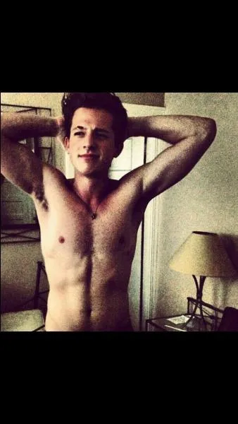 Sur Nrj, avec quel présentateur a-t-il parlé ?