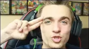 Qui est ce youtubeur avec plus de 4 millions d'abonnés ?