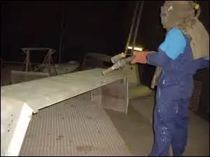 Pour qu'une pièce de métal, soit parfaite, bien lisse, que fait-on avec des billes ?