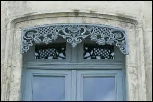 Quel nom porte cette décoration festonnée ?