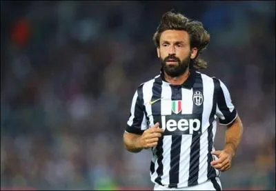 Avec quelle légende du football n'a-t-il jamais joué en club ?