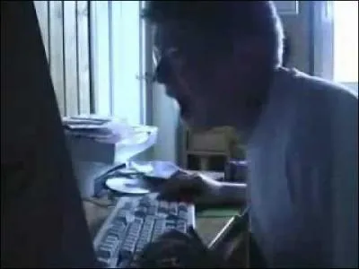 Quelle est la nationalité de ce joueur de jeu vidéo particulièrement calme et détendu ?