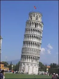 En quelle matière est la tour penchée de Pise ?