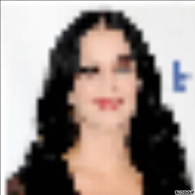 Là, c'est une chanteuse anglaise. Elle a chanté pas mal de chansons. Ses cheveux sont noirs. Elle a chanté "I Kissed a Girl". Quelle star est-ce ?