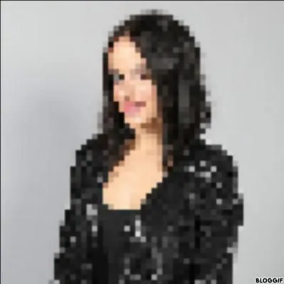 C'est encore et toujours une chanteuse. Elle a déjà participé à "Danse avec les stars". Elle a chanté "Blonde". J'hésite entre trois chanteuses. Choisis pour moi !