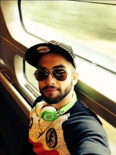 Quelle est la marque de la voiture de Kendji en novembre 2015 ?