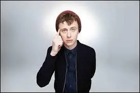 Je m'appelle Norman Thavaud et je possède des cheveux hors du commun. Quelle vidéo est la mienne ?