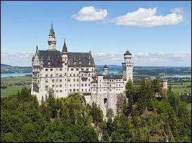 Quel roi de Bavi&egrave;re a fait construire le ch&acirc;teau de Neuschwanstein en Allemagne au 19e si&egrave;cle ?