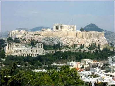 L'Acropole d'Ath&egrave;nes est un plateau rocheux sur lequel on a construit des temples. Quel est le plus grand d'entre eux ?