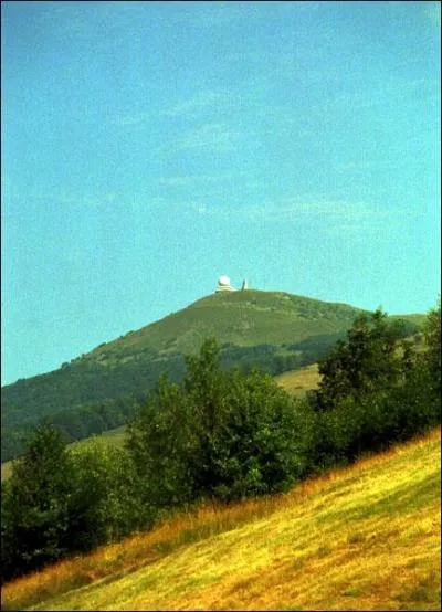 Quel est l'autre nom du Grand Ballon, le point culminant du massif des Vosges, de la région Alsace et du département du Haut-Rhin avec ses 1 424 mètres d'altitude ?