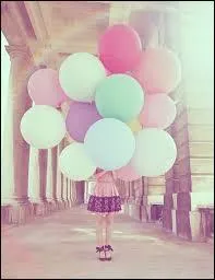 Quel est l'autre nom du ballon gonflable, généralement en latex, utilisé comme jouet ou comme élément décoratif ?