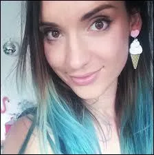 Qui est cette youtubeuse ?