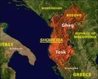 Cette langue est classée à part dans la famille indo-européenne : l'Albanie et sa langue sont particulières... Quelle affirmation est fausse ?