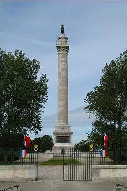 La colonne de la Grande Arm&eacute;e ou colonne Napol&eacute;on est une colonne comm&eacute;morative &eacute;lev&eacute;e &agrave; Wimille (Pas-de-Calais), pr&egrave;s de Boulogne-sur-Mer. Quel mat&eacute;riau a &eacute;t&eacute; utilis&eacute; pour sa fabrication ?