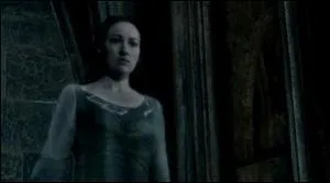 Je suis le fantôme de Serdaigle, je suis la fille de Rowena Serdaigle.