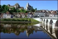 Cette petite ville située en Centre-Val de Loire est...