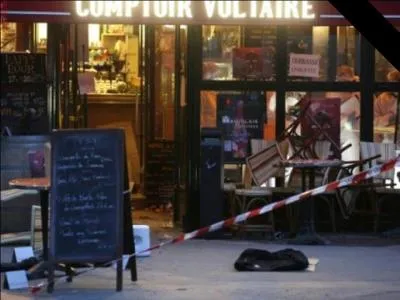 Le 13/11/2015, ce carrefour a été le lieu d'un des trop nombreux attentats. Il se situe au croisement d'une rue portant le nom d'une ville de la banlieue et d'un boulevard portant le nom d'un philosophe des Lumières ! 
Nous sommes au croisement