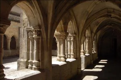 La ville de Montbenoît dont les habitants sont les Saugets se trouve :