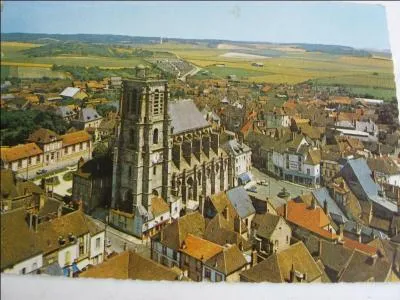 Votre ami Thomas vous a envoyé une belle carte postale de Sézanne où il est en vacances, dans quel département est-il ?