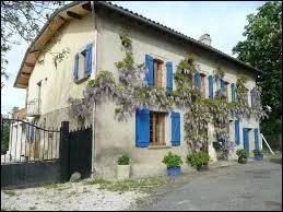 Petit village midi-pyrénéen de 66 habitants, dans le Comminges, Esparron se situe dans le département ...